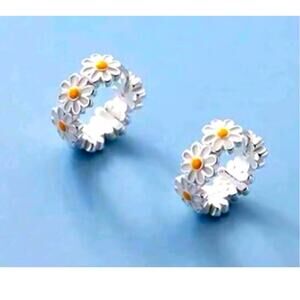 Daisy Flower Earrings Silver costume Jewelry cute w Dress, blouse, Birthday gift